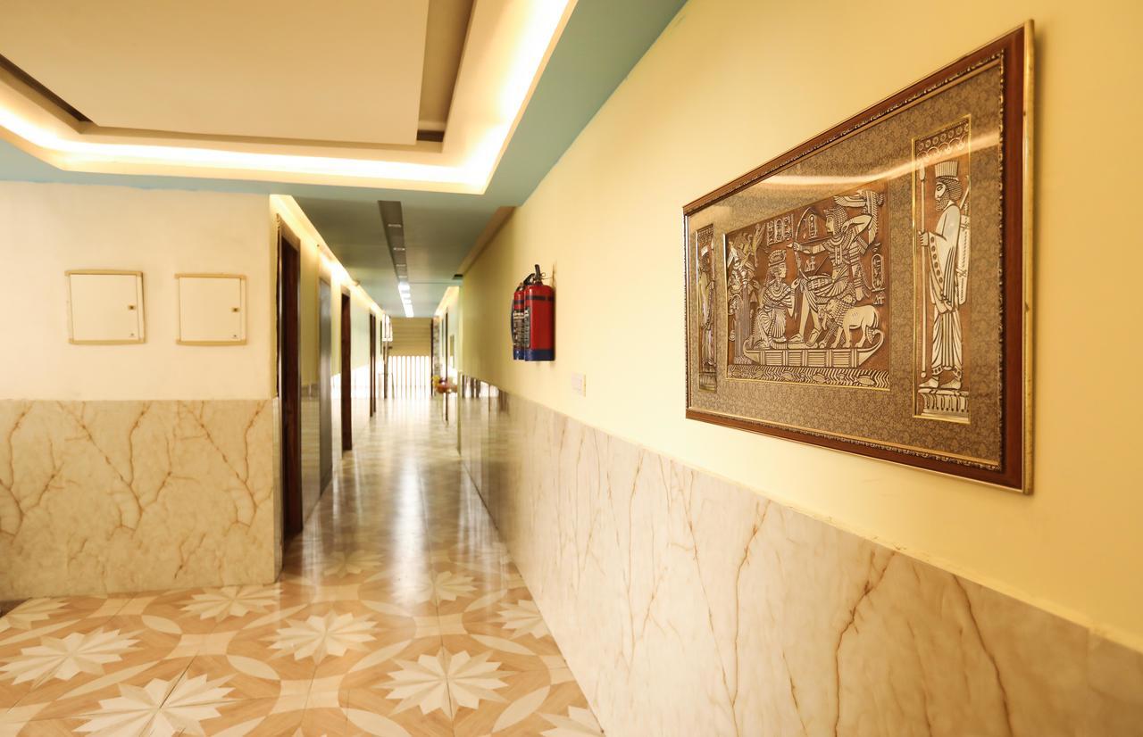 The Grand Orion Hotel Chinhat Exterior photo