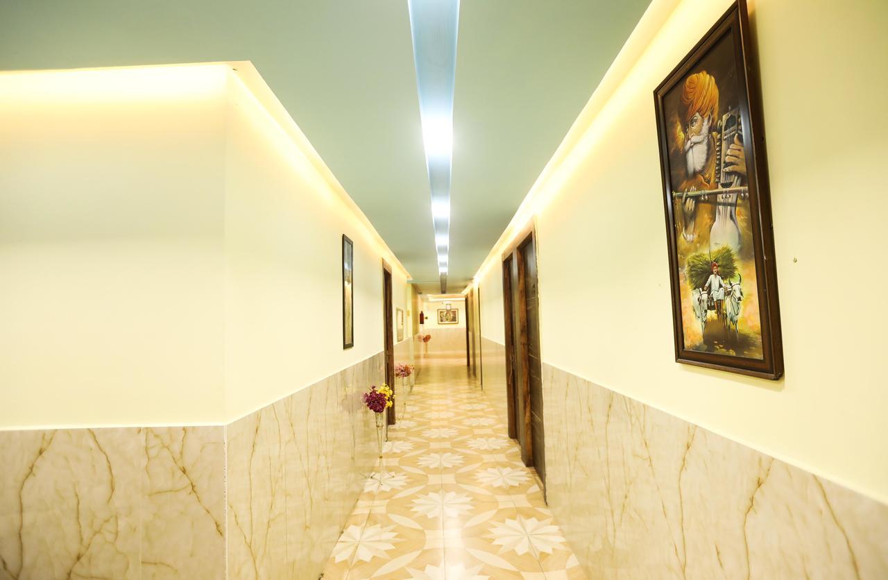 The Grand Orion Hotel Chinhat Exterior photo
